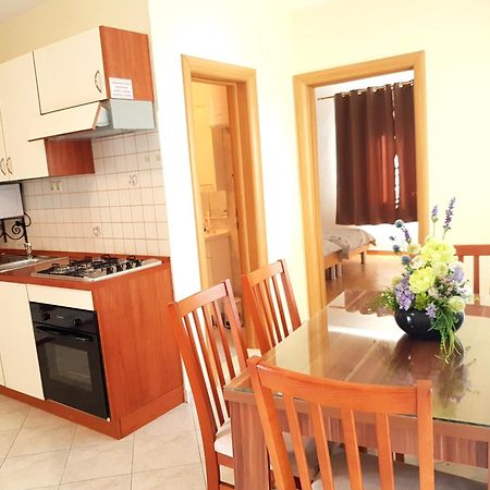 Apartmani Smoljic Примоштен Экстерьер фото