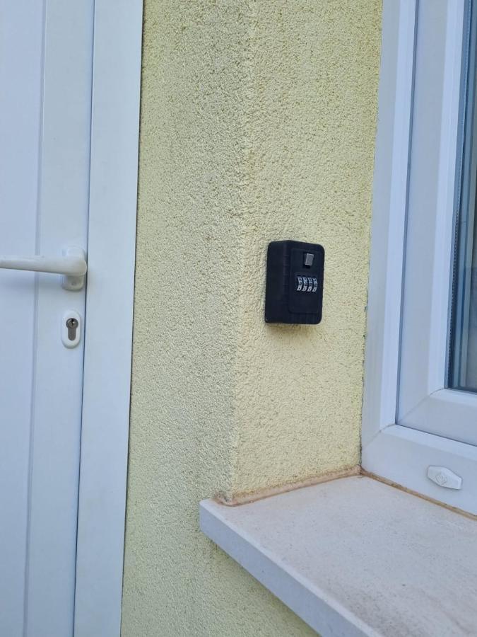Apartmani Smoljic Примоштен Экстерьер фото